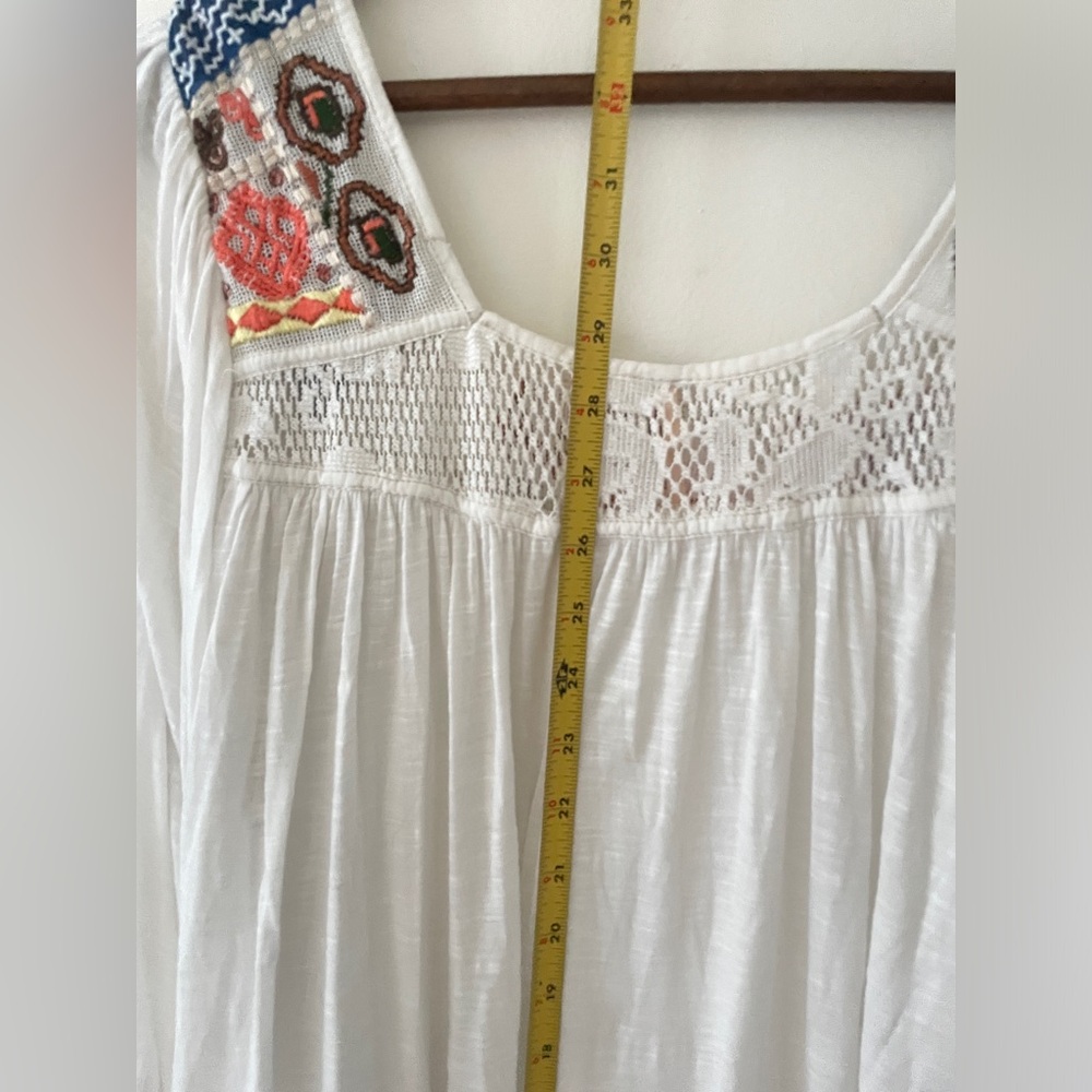 𝓯𝓹 FREE PEOPLE Movement by Free People White Top with Blue and Red Embroidery - Picture 8 of 12